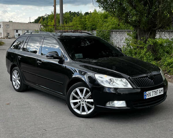 Черный Шкода Октавия, объемом двигателя 1.6 л и пробегом 220 тыс. км за 8750 $, фото 1 на Automoto.ua