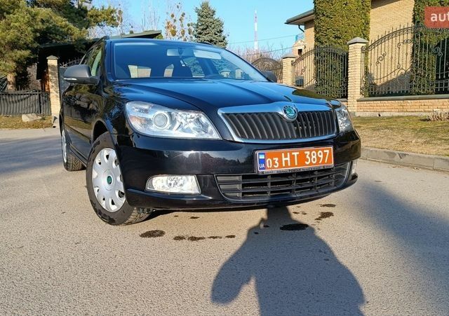Черный Шкода Октавия, объемом двигателя 1.6 л и пробегом 188 тыс. км за 6750 $, фото 1 на Automoto.ua