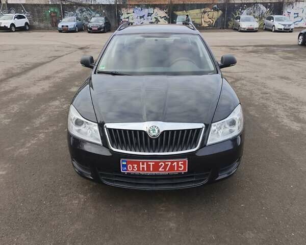 Черный Шкода Октавия, объемом двигателя 0 л и пробегом 210 тыс. км за 6300 $, фото 1 на Automoto.ua