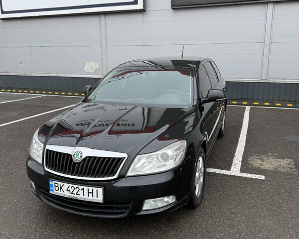 Черный Шкода Октавия, объемом двигателя 1.6 л и пробегом 265 тыс. км за 7300 $, фото 1 на Automoto.ua