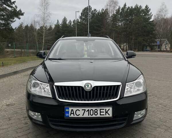 Черный Шкода Октавия, объемом двигателя 1.6 л и пробегом 255 тыс. км за 7500 $, фото 1 на Automoto.ua