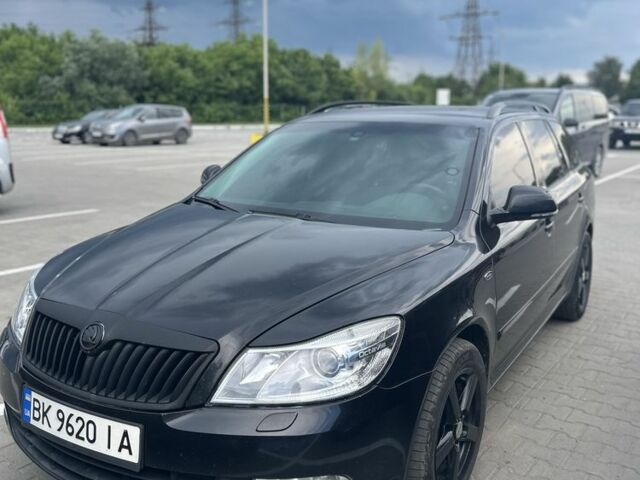 Черный Шкода Октавия, объемом двигателя 1.8 л и пробегом 320 тыс. км за 6500 $, фото 1 на Automoto.ua