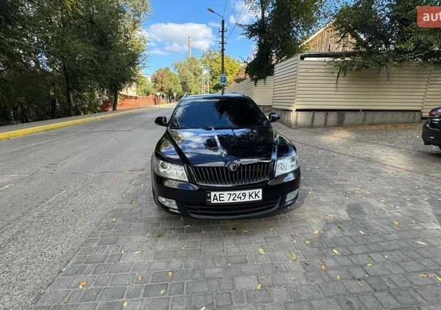 Черный Шкода Октавия, объемом двигателя 1.6 л и пробегом 294 тыс. км за 8500 $, фото 1 на Automoto.ua