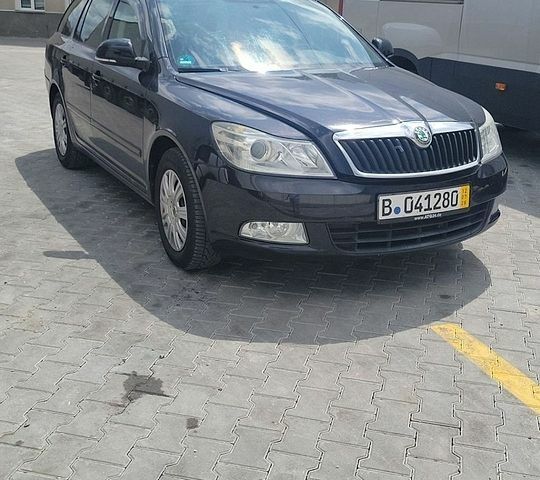 Чорний Шкода Октавія, об'ємом двигуна 1.8 л та пробігом 204 тис. км за 5800 $, фото 1 на Automoto.ua
