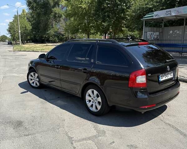 Черный Шкода Октавия, объемом двигателя 1.6 л и пробегом 324 тыс. км за 7500 $, фото 1 на Automoto.ua