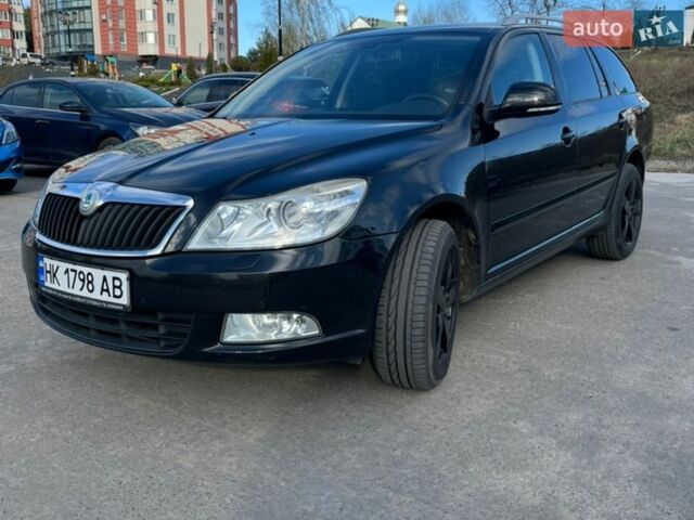Черный Шкода Октавия, объемом двигателя 1.6 л и пробегом 300 тыс. км за 8500 $, фото 1 на Automoto.ua