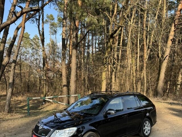 Черный Шкода Октавия, объемом двигателя 2 л и пробегом 262 тыс. км за 8599 $, фото 1 на Automoto.ua