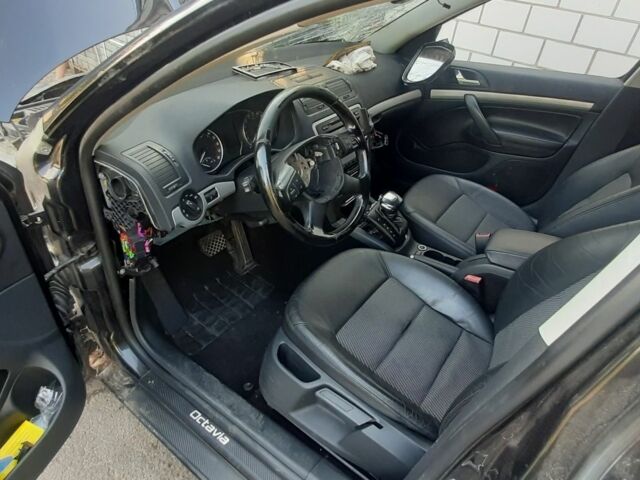 Чорний Шкода Октавія, об'ємом двигуна 1.6 л та пробігом 311 тис. км за 3800 $, фото 1 на Automoto.ua