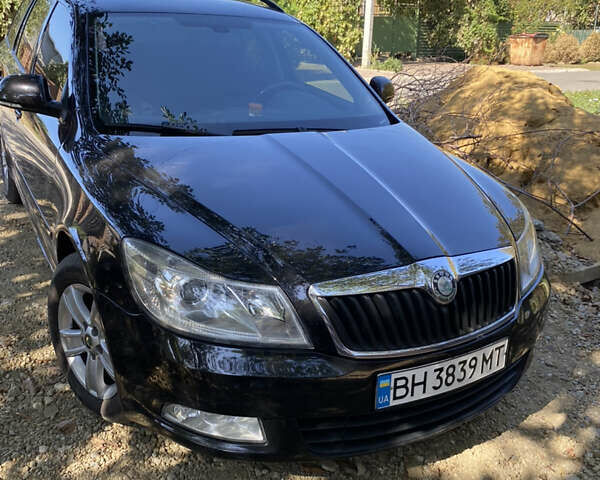Черный Шкода Октавия, объемом двигателя 1.2 л и пробегом 180 тыс. км за 6500 $, фото 1 на Automoto.ua