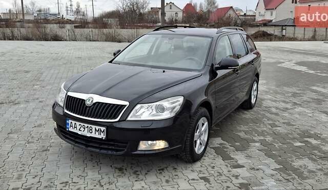 Черный Шкода Октавия, объемом двигателя 1.8 л и пробегом 328 тыс. км за 8400 $, фото 1 на Automoto.ua