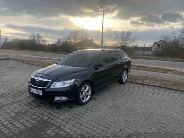 Черный Шкода Октавия, объемом двигателя 1.6 л и пробегом 300 тыс. км за 9000 $, фото 1 на Automoto.ua