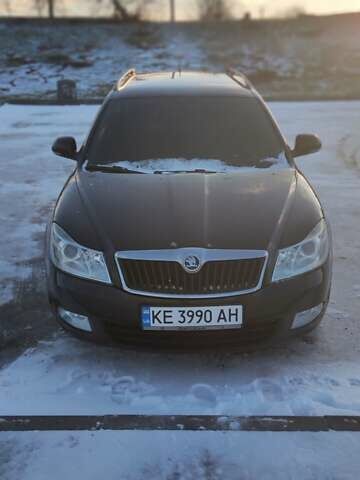 Черный Шкода Октавия, объемом двигателя 1.6 л и пробегом 350 тыс. км за 7900 $, фото 1 на Automoto.ua