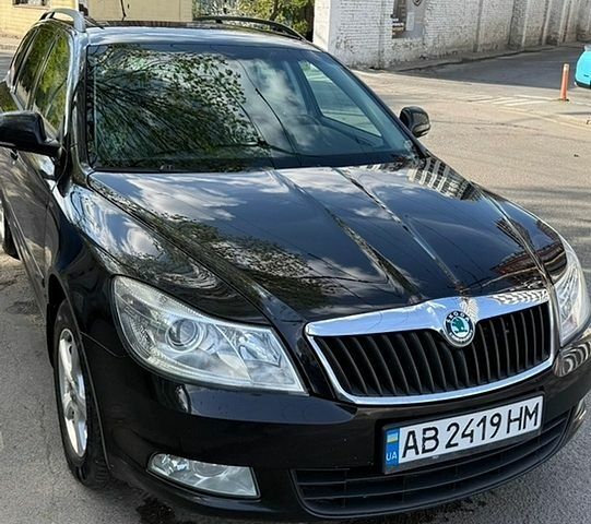 Черный Шкода Октавия, объемом двигателя 1.8 л и пробегом 262 тыс. км за 7300 $, фото 1 на Automoto.ua