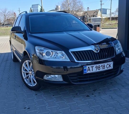 Черный Шкода Октавия, объемом двигателя 1.6 л и пробегом 265 тыс. км за 8200 $, фото 1 на Automoto.ua