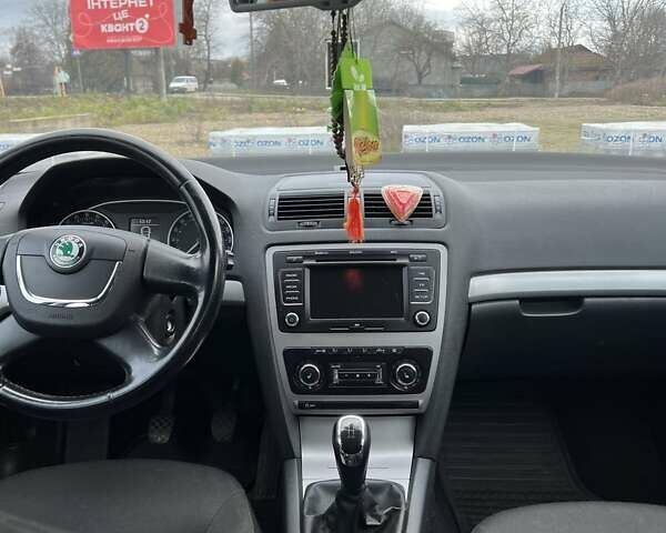 Черный Шкода Октавия, объемом двигателя 1.6 л и пробегом 286 тыс. км за 7200 $, фото 1 на Automoto.ua