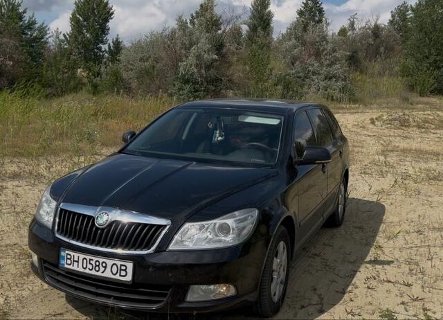 Черный Шкода Октавия, объемом двигателя 1.6 л и пробегом 307 тыс. км за 7000 $, фото 1 на Automoto.ua
