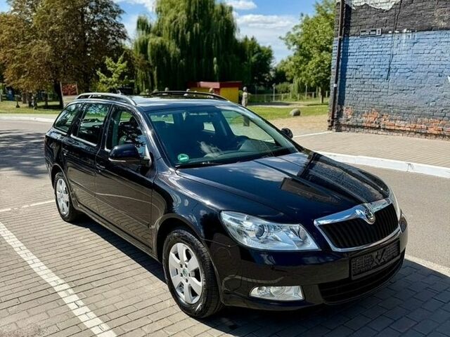 Черный Шкода Октавия, объемом двигателя 2 л и пробегом 208 тыс. км за 7700 $, фото 1 на Automoto.ua