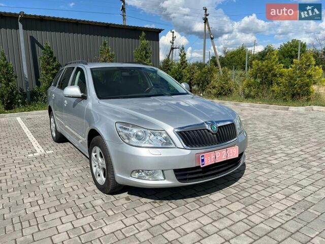 Черный Шкода Октавия, объемом двигателя 1.8 л и пробегом 200 тыс. км за 5900 $, фото 1 на Automoto.ua