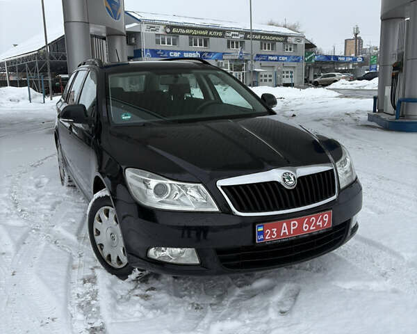 Черный Шкода Октавия, объемом двигателя 1.6 л и пробегом 285 тыс. км за 8300 $, фото 1 на Automoto.ua