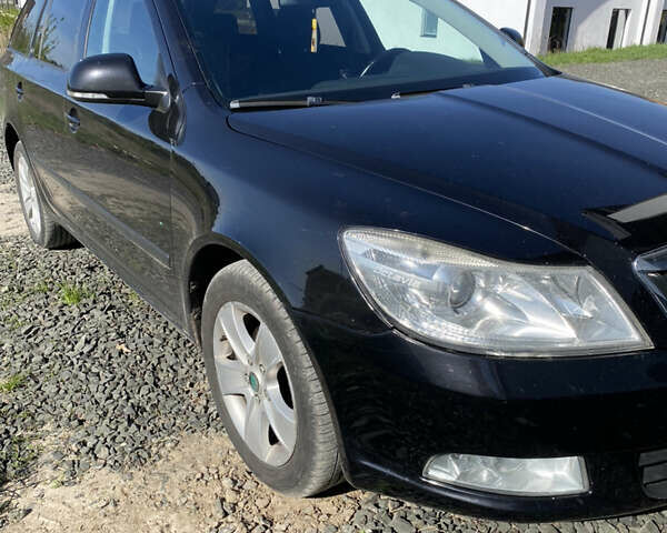 Чорний Шкода Октавія, об'ємом двигуна 1.6 л та пробігом 380 тис. км за 7999 $, фото 1 на Automoto.ua