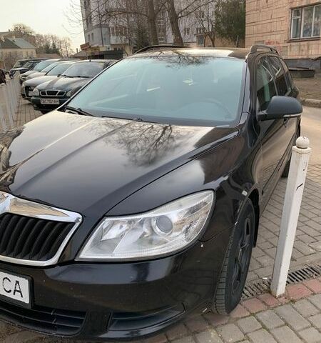 Черный Шкода Октавия, объемом двигателя 1.6 л и пробегом 334 тыс. км за 7400 $, фото 1 на Automoto.ua