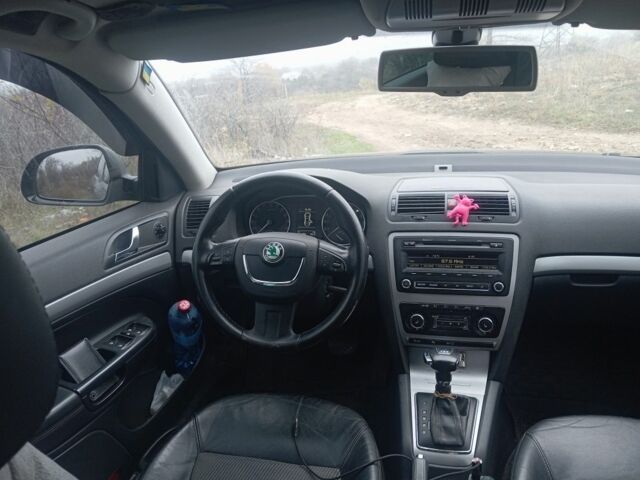 Черный Шкода Октавия, объемом двигателя 1.6 л и пробегом 300 тыс. км за 8500 $, фото 1 на Automoto.ua