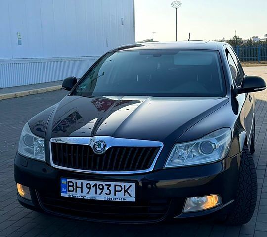 Черный Шкода Октавия, объемом двигателя 1.6 л и пробегом 319 тыс. км за 8200 $, фото 1 на Automoto.ua