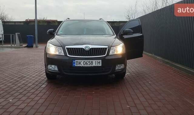 Чорний Шкода Октавія, об'ємом двигуна 1.6 л та пробігом 292 тис. км за 8800 $, фото 1 на Automoto.ua