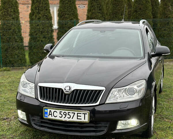 Черный Шкода Октавия, объемом двигателя 1.2 л и пробегом 215 тыс. км за 7000 $, фото 1 на Automoto.ua
