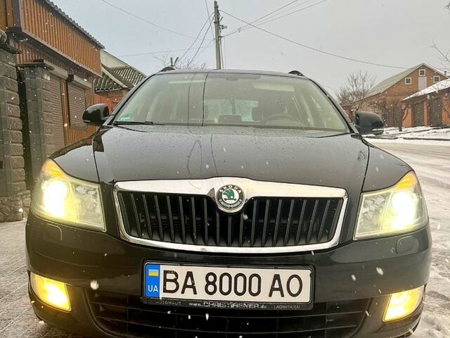 Черный Шкода Октавия, объемом двигателя 2 л и пробегом 307 тыс. км за 9500 $, фото 1 на Automoto.ua