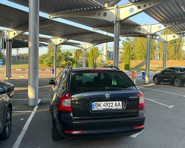 Черный Шкода Октавия, объемом двигателя 1.6 л и пробегом 232 тыс. км за 8500 $, фото 1 на Automoto.ua