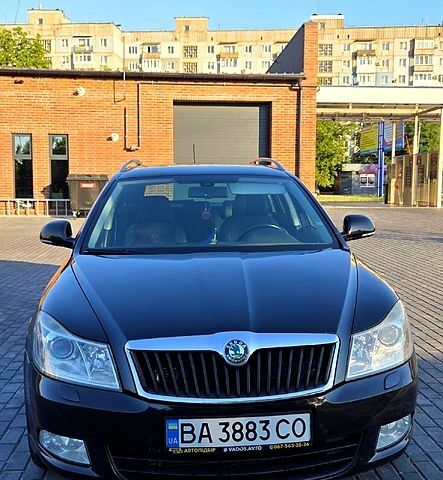 Черный Шкода Октавия, объемом двигателя 1.6 л и пробегом 318 тыс. км за 8000 $, фото 1 на Automoto.ua