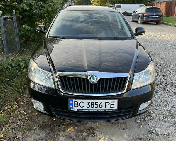 Черный Шкода Октавия, объемом двигателя 1.2 л и пробегом 212 тыс. км за 8000 $, фото 1 на Automoto.ua