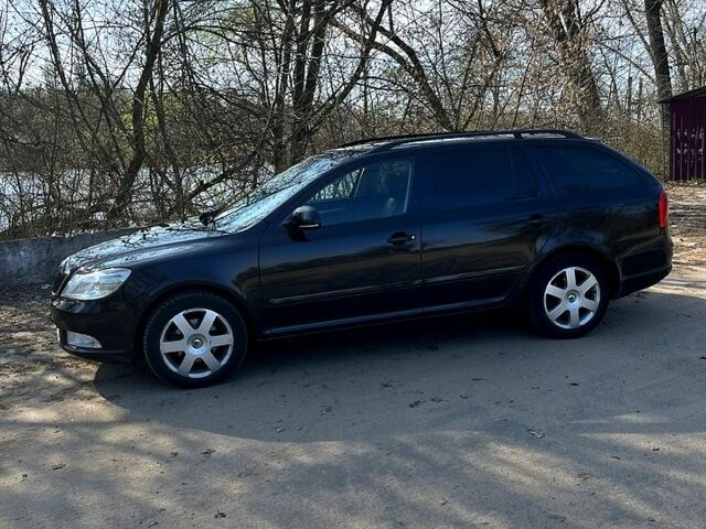 Чорний Шкода Октавія, об'ємом двигуна 1.4 л та пробігом 214 тис. км за 7600 $, фото 1 на Automoto.ua