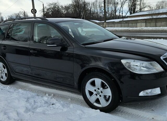 Черный Шкода Октавия, объемом двигателя 2 л и пробегом 153 тыс. км за 7800 $, фото 1 на Automoto.ua