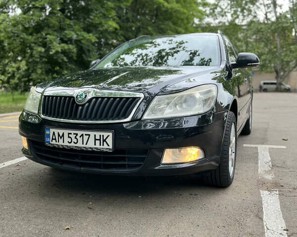 Черный Шкода Октавия, объемом двигателя 1.6 л и пробегом 310 тыс. км за 7700 $, фото 1 на Automoto.ua