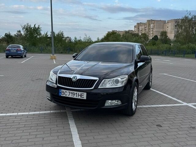 Черный Шкода Октавия, объемом двигателя 2 л и пробегом 266 тыс. км за 8800 $, фото 1 на Automoto.ua