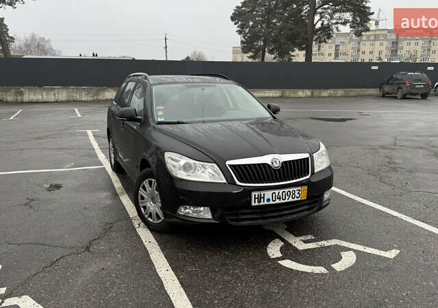 Черный Шкода Октавия, объемом двигателя 1.6 л и пробегом 280 тыс. км за 8500 $, фото 1 на Automoto.ua