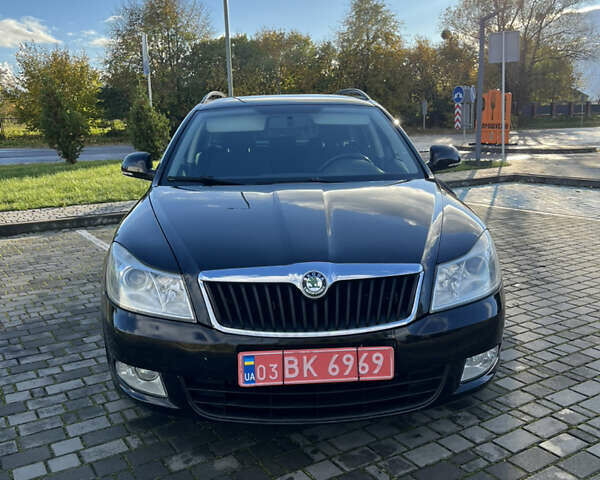 Черный Шкода Октавия, объемом двигателя 1.8 л и пробегом 232 тыс. км за 7800 $, фото 1 на Automoto.ua