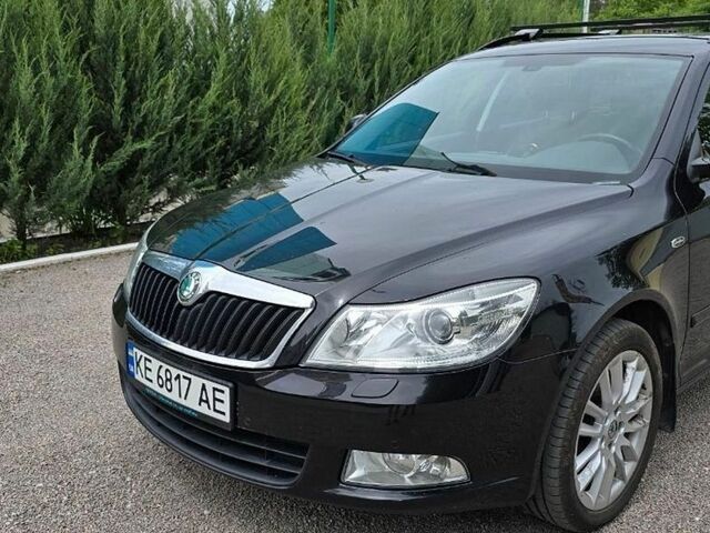 Черный Шкода Октавия, объемом двигателя 1.8 л и пробегом 215 тыс. км за 9000 $, фото 1 на Automoto.ua