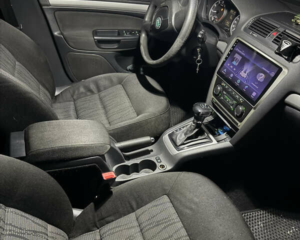 Черный Шкода Октавия, объемом двигателя 1.8 л и пробегом 215 тыс. км за 7300 $, фото 1 на Automoto.ua