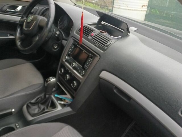 Черный Шкода Октавия, объемом двигателя 0 л и пробегом 330 тыс. км за 7500 $, фото 1 на Automoto.ua