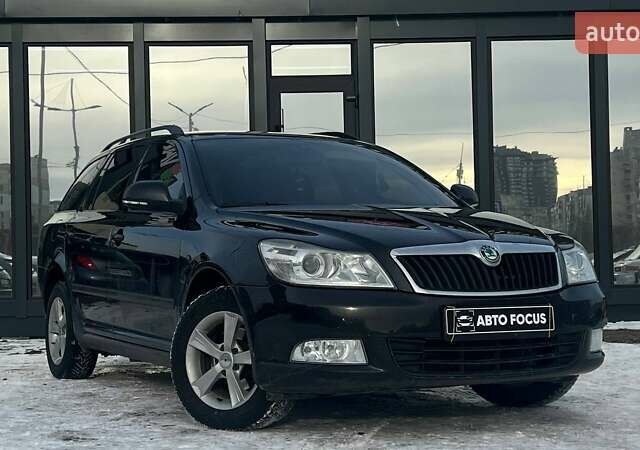 Черный Шкода Октавия, объемом двигателя 1.6 л и пробегом 319 тыс. км за 6890 $, фото 1 на Automoto.ua