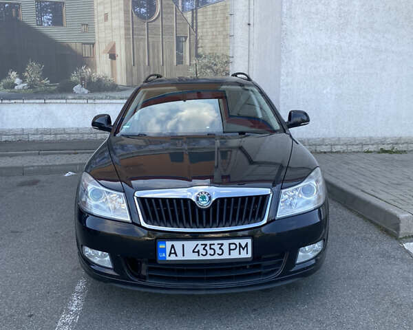 Черный Шкода Октавия, объемом двигателя 1.6 л и пробегом 220 тыс. км за 9000 $, фото 1 на Automoto.ua