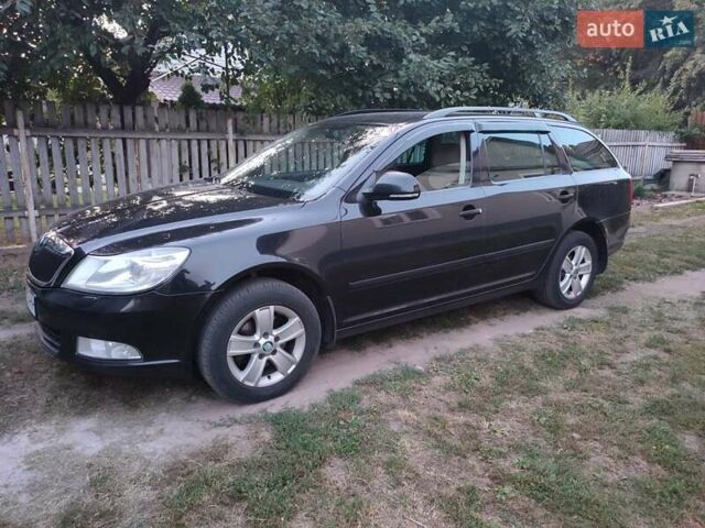 Черный Шкода Октавия, объемом двигателя 1.6 л и пробегом 318 тыс. км за 8500 $, фото 1 на Automoto.ua