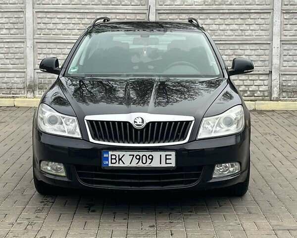 Черный Шкода Октавия, объемом двигателя 1.6 л и пробегом 260 тыс. км за 8200 $, фото 1 на Automoto.ua