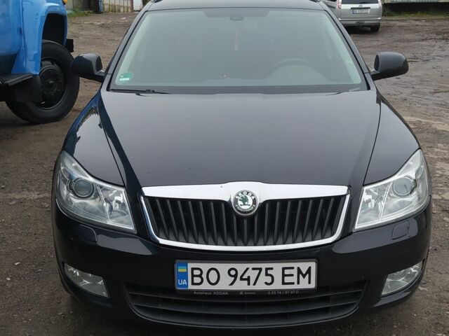 Чорний Шкода Октавія, об'ємом двигуна 2 л та пробігом 300 тис. км за 10000 $, фото 1 на Automoto.ua