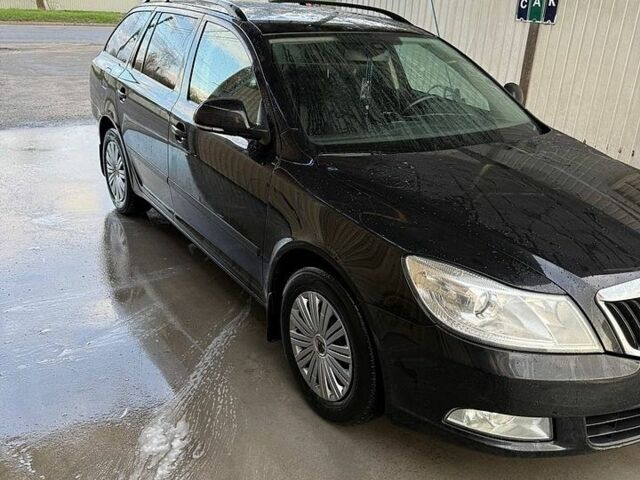 Чорний Шкода Октавія, об'ємом двигуна 1.2 л та пробігом 270 тис. км за 5700 $, фото 1 на Automoto.ua