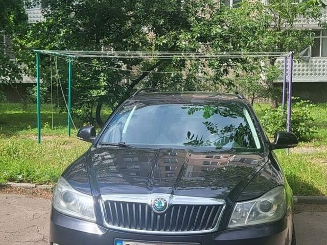 Черный Шкода Октавия, объемом двигателя 1.6 л и пробегом 266 тыс. км за 8000 $, фото 1 на Automoto.ua