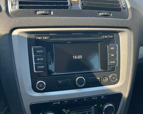 Черный Шкода Октавия, объемом двигателя 1.6 л и пробегом 266 тыс. км за 8999 $, фото 1 на Automoto.ua